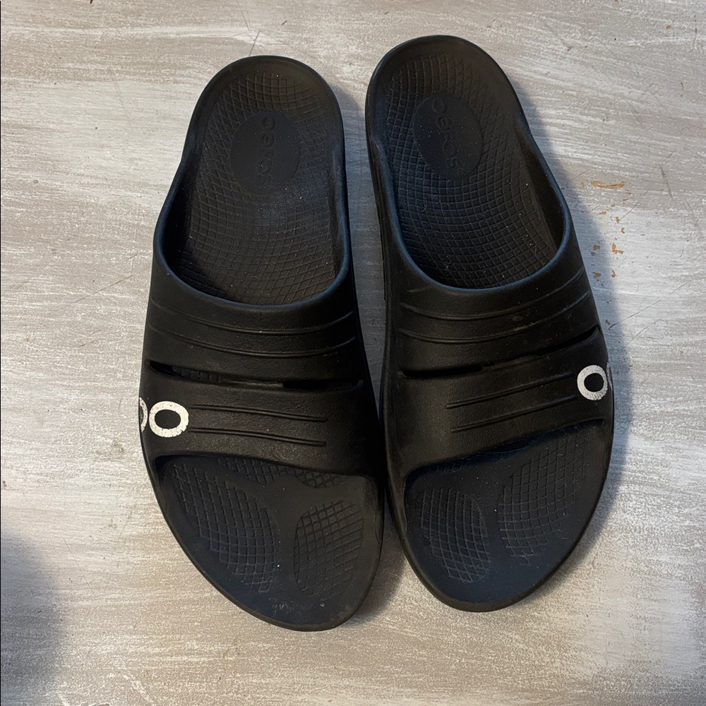 OOFOS sandals - men’s 9women’s 11. GUC